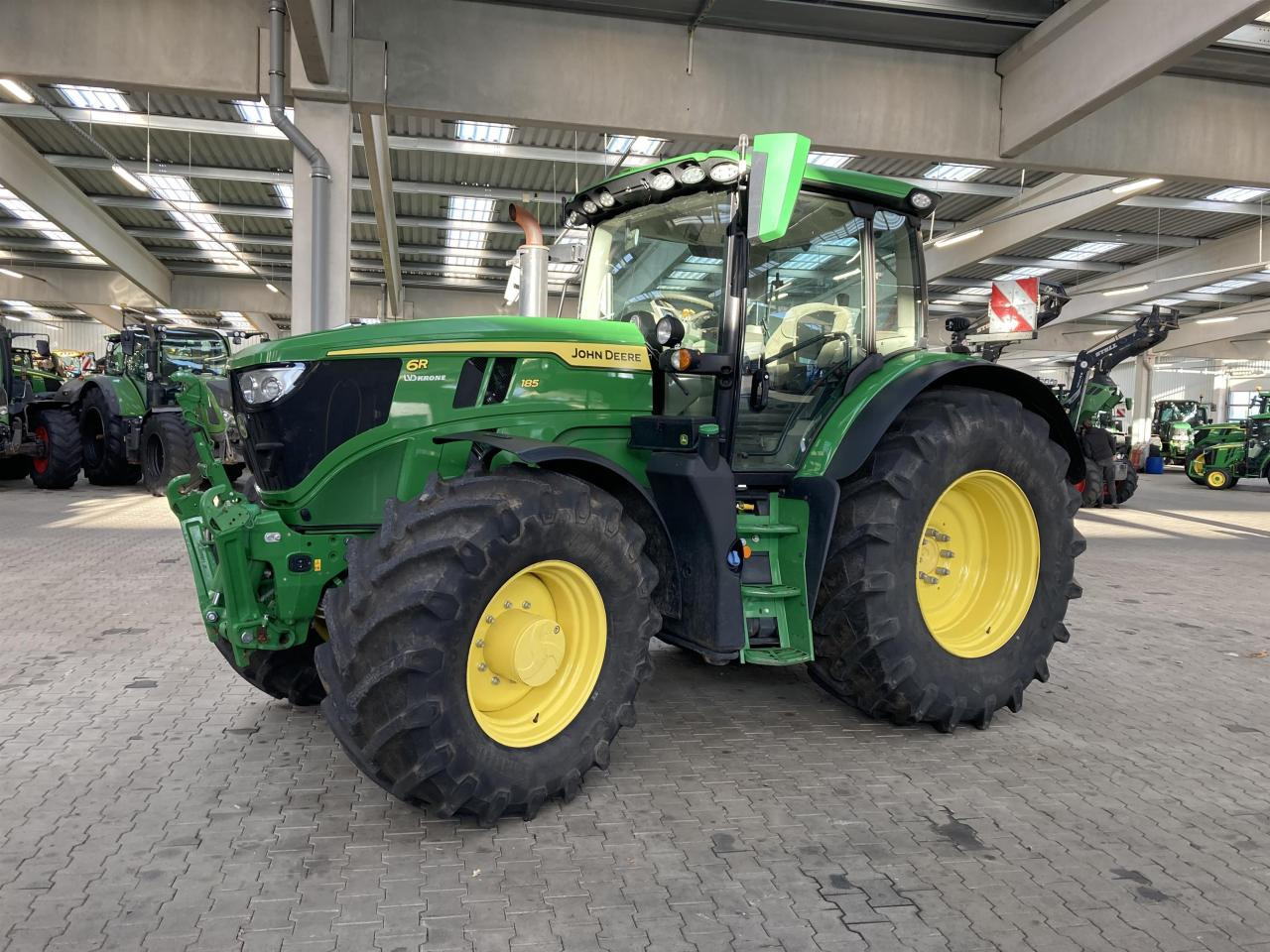 John Deere 6R 185 - Traktor: gambar 1 John Deere 6R 185 - Traktor: gambar 1