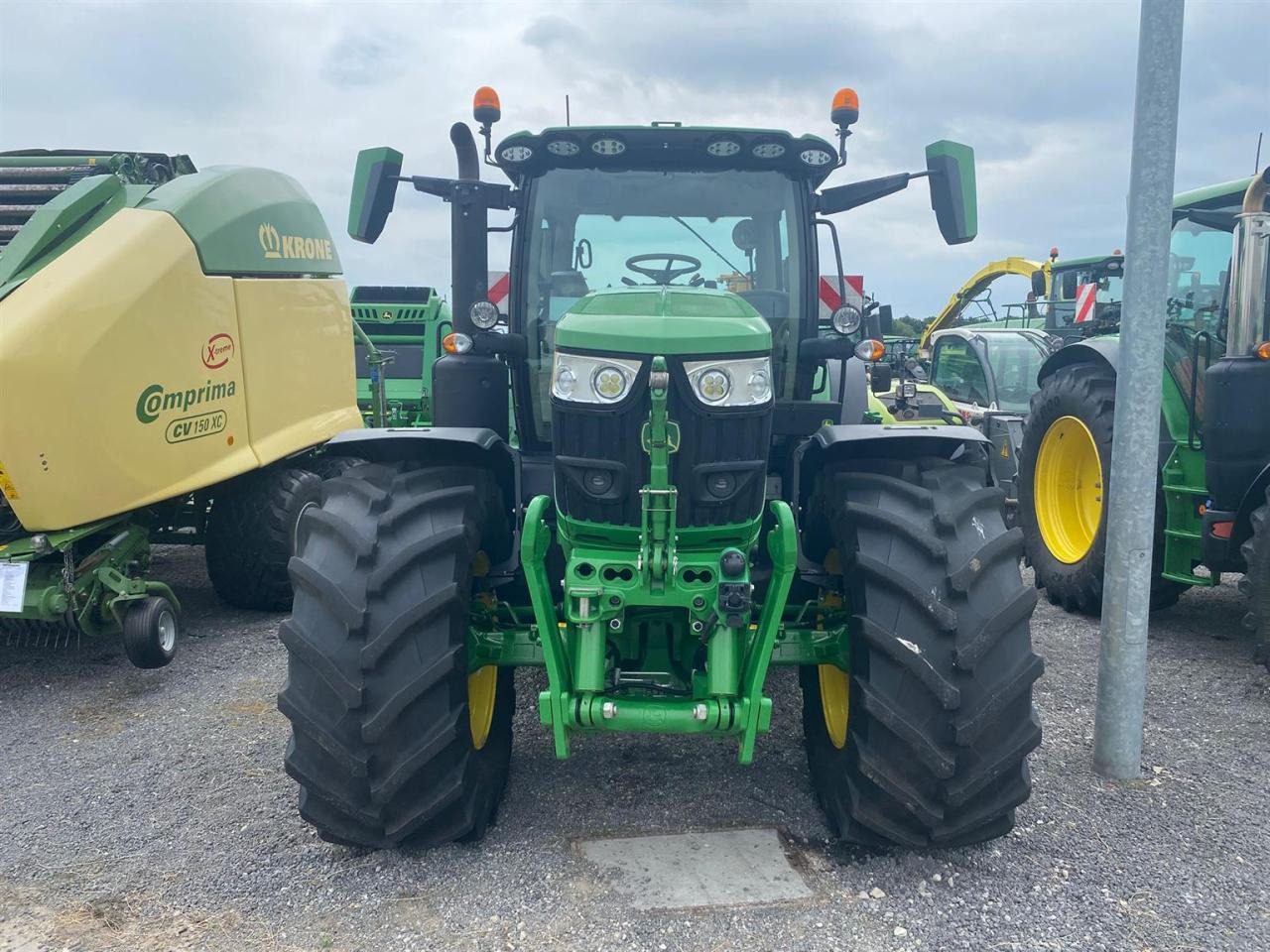 John Deere 6R 185 - Traktor: gambar 2 John Deere 6R 185 - Traktor: gambar 2