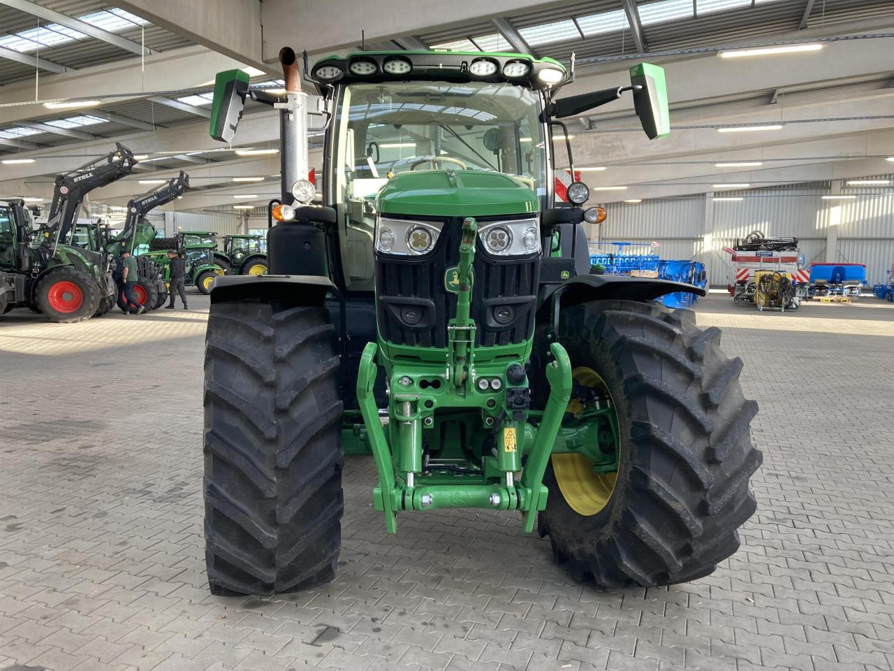 John Deere 6R 185 - Traktor: gambar 4 John Deere 6R 185 - Traktor: gambar 4
