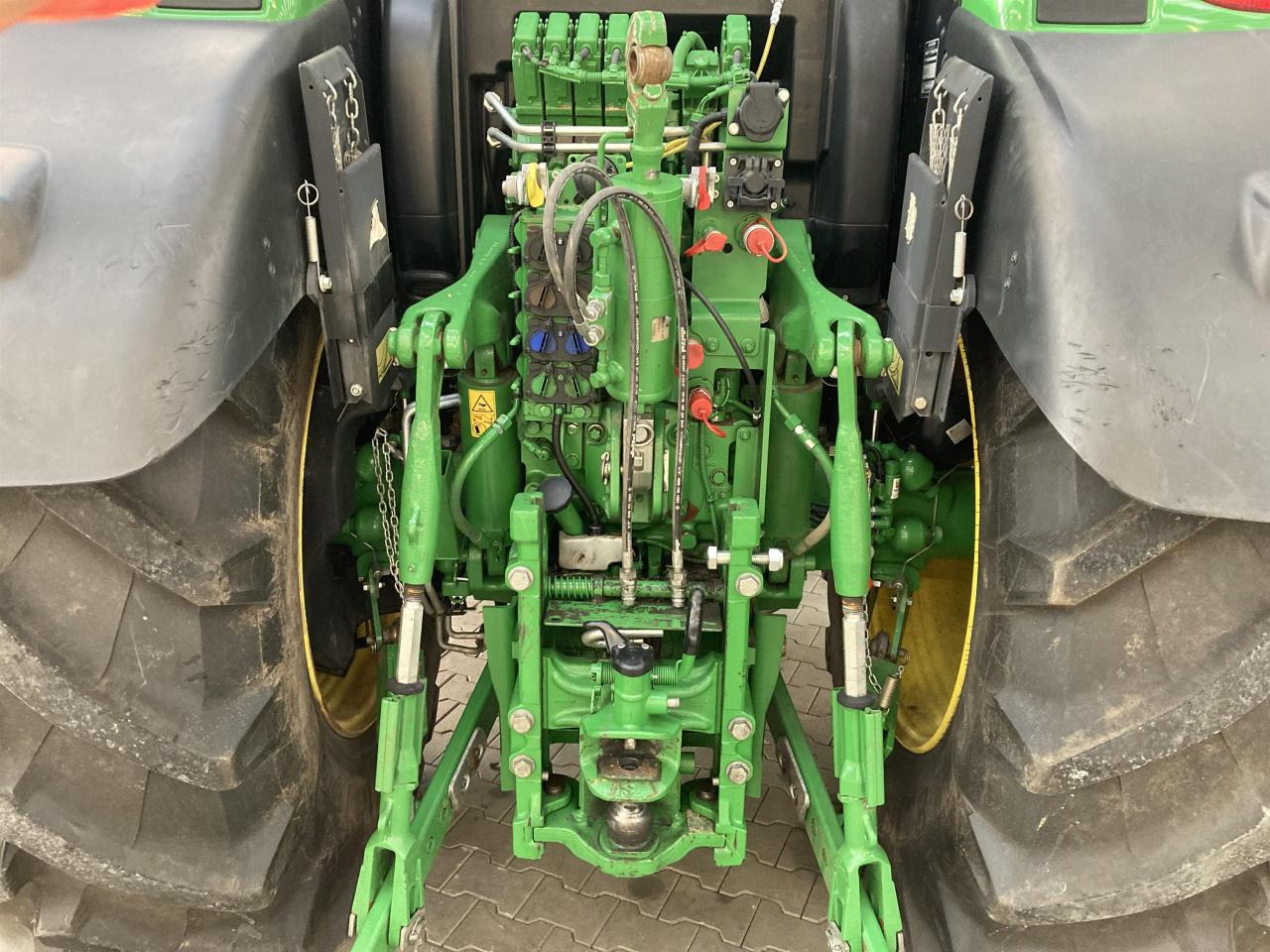 Leasing John Deere 6R 185 John Deere 6R 185: gambar 7 Leasing John Deere 6R 185 John Deere 6R 185: gambar 7