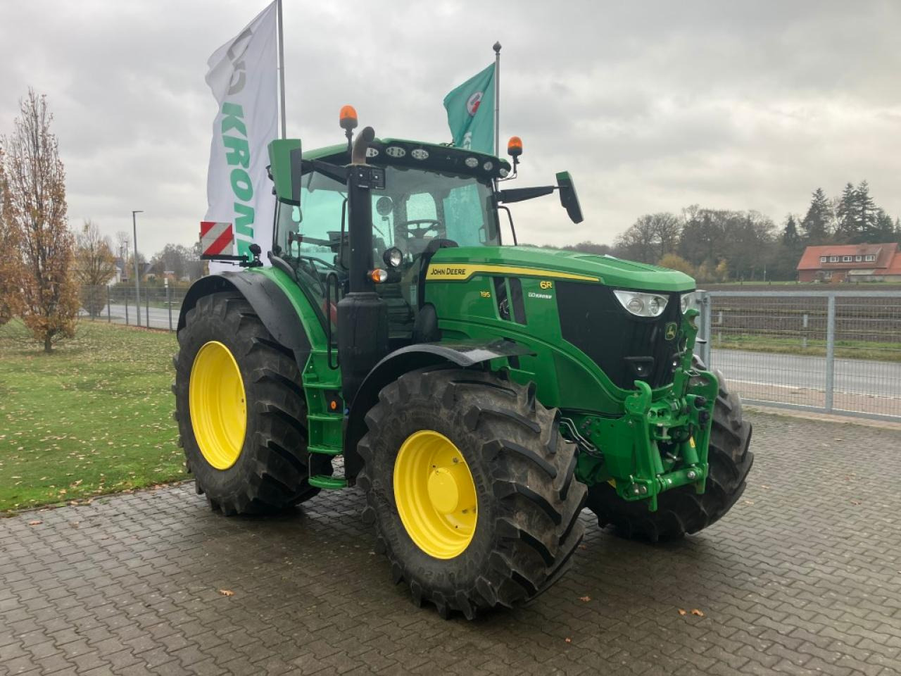 John Deere 6R 195 - Traktor: gambar 1 John Deere 6R 195 - Traktor: gambar 1