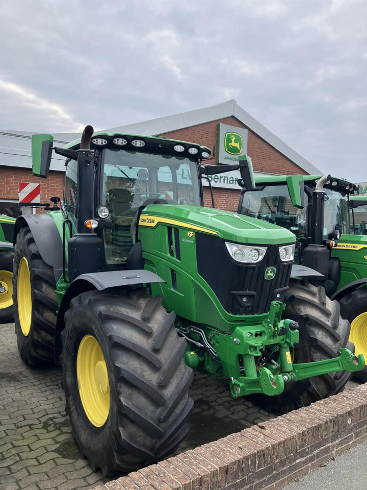 John Deere 6R 215 - Traktor: gambar 2 John Deere 6R 215 - Traktor: gambar 2