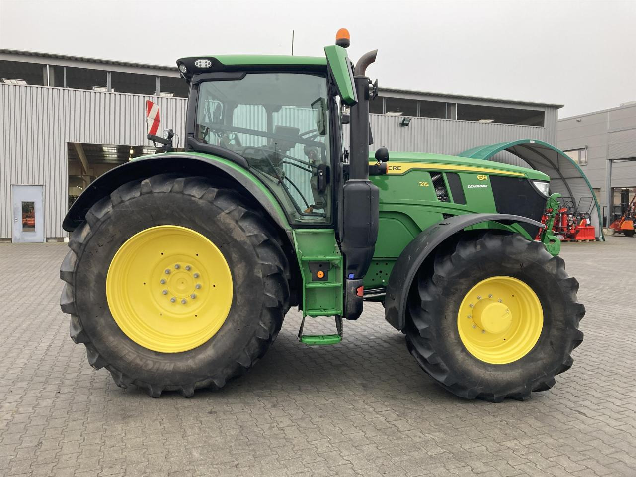 John Deere 6R 215 - Traktor: gambar 4 John Deere 6R 215 - Traktor: gambar 4