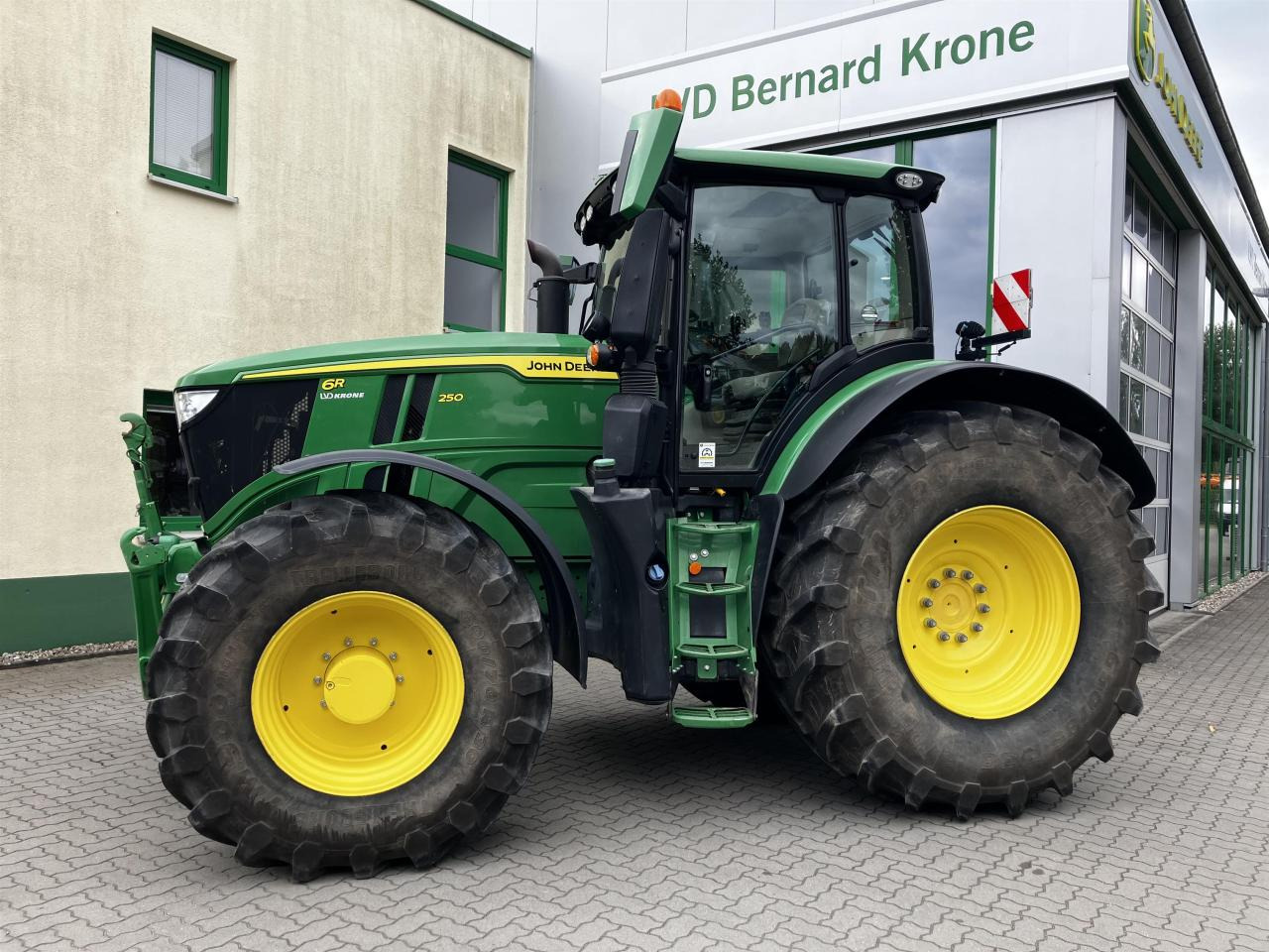 John Deere 6R 250 - Traktor: gambar 1 John Deere 6R 250 - Traktor: gambar 1