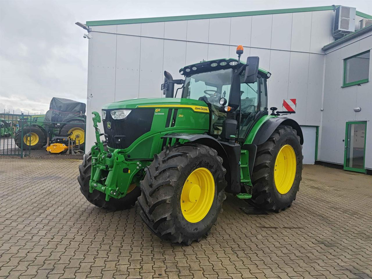 John Deere 6R 250 - Traktor: gambar 1 John Deere 6R 250 - Traktor: gambar 1