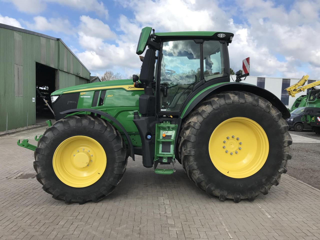 John Deere 6R 250 - Traktor: gambar 1 John Deere 6R 250 - Traktor: gambar 1