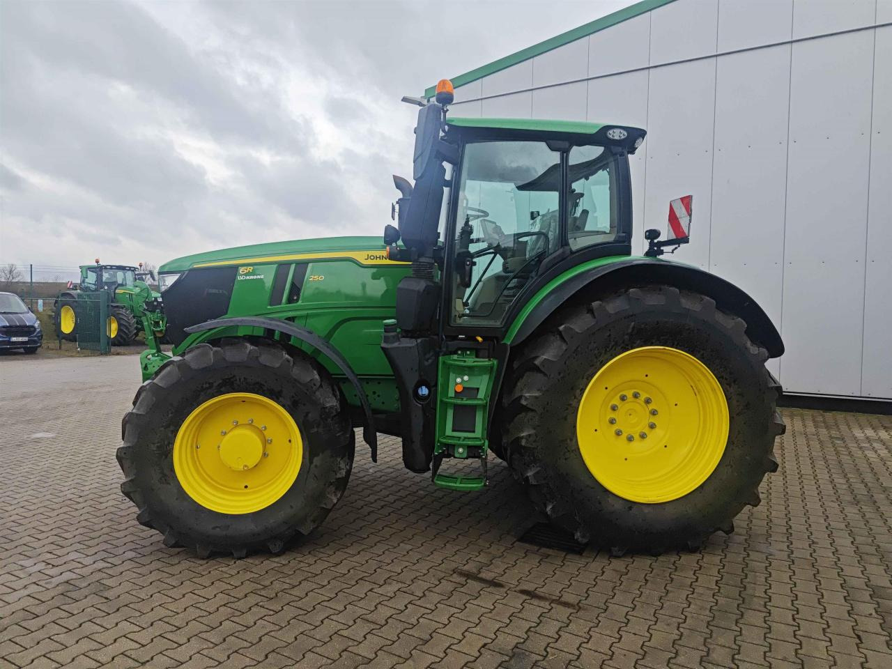 John Deere 6R 250 - Traktor: gambar 4 John Deere 6R 250 - Traktor: gambar 4
