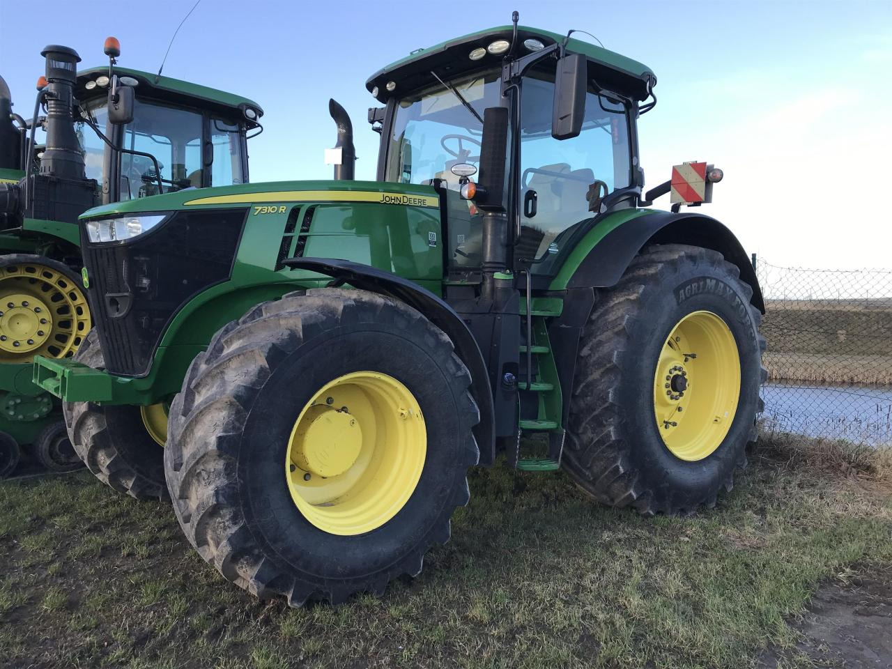 John Deere 7310R - Traktor: gambar 2 John Deere 7310R - Traktor: gambar 2