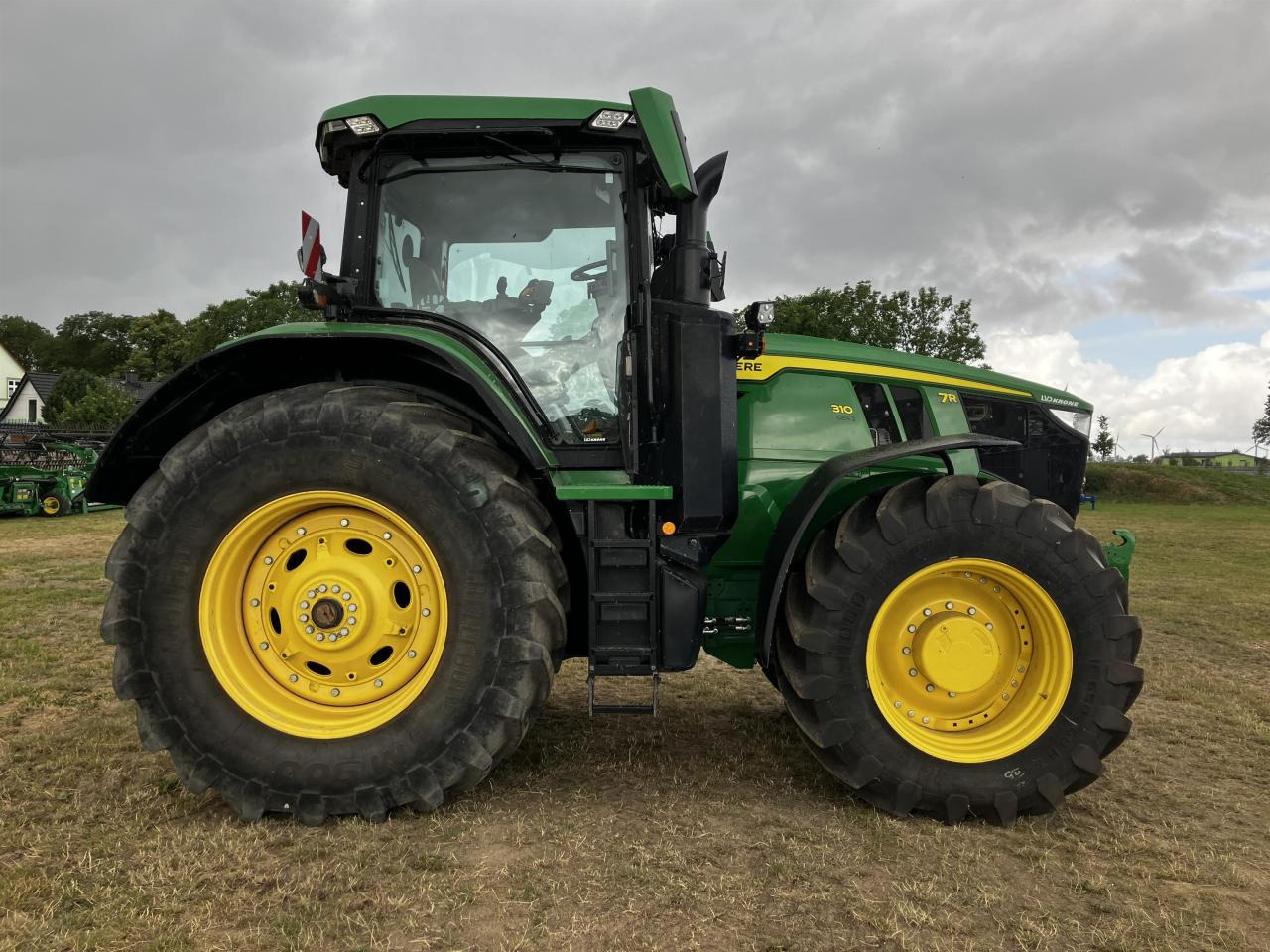 John Deere 7R 310 - Traktor: gambar 2 John Deere 7R 310 - Traktor: gambar 2