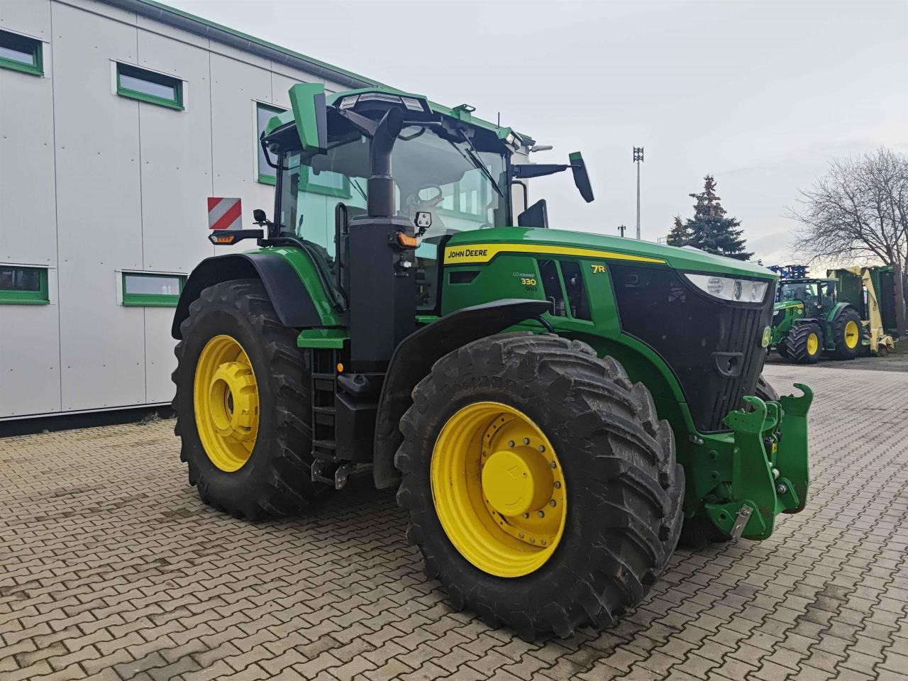 John Deere 7R 330 - Traktor: gambar 1 John Deere 7R 330 - Traktor: gambar 1