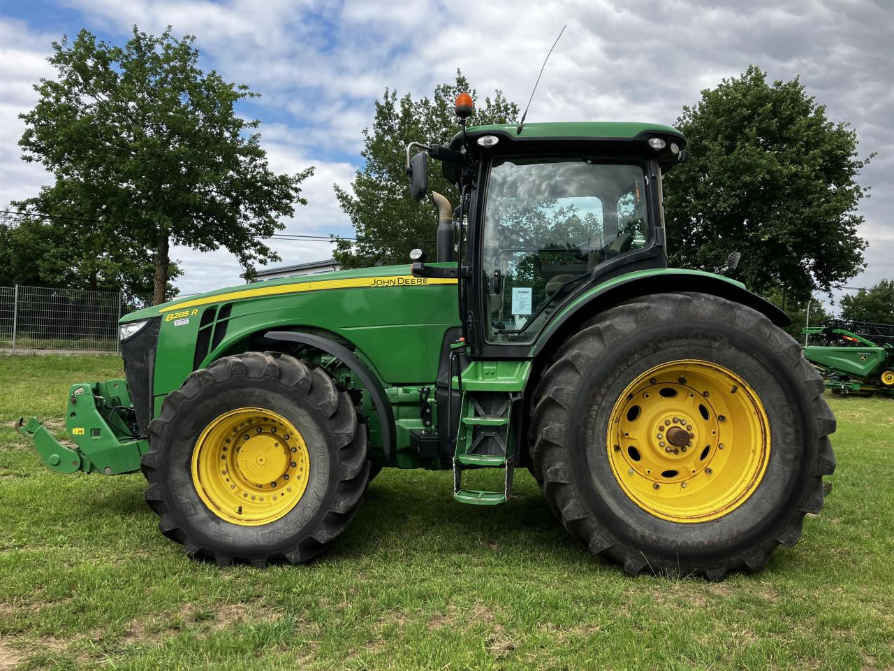 John Deere 8285R - Traktor: gambar 1 John Deere 8285R - Traktor: gambar 1