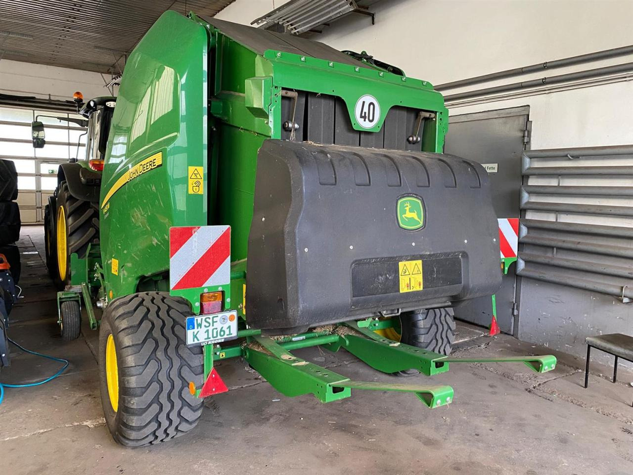 John Deere V451M MaxiCut 13 - Baler bulat: gambar 4 John Deere V451M MaxiCut 13 - Baler bulat: gambar 4