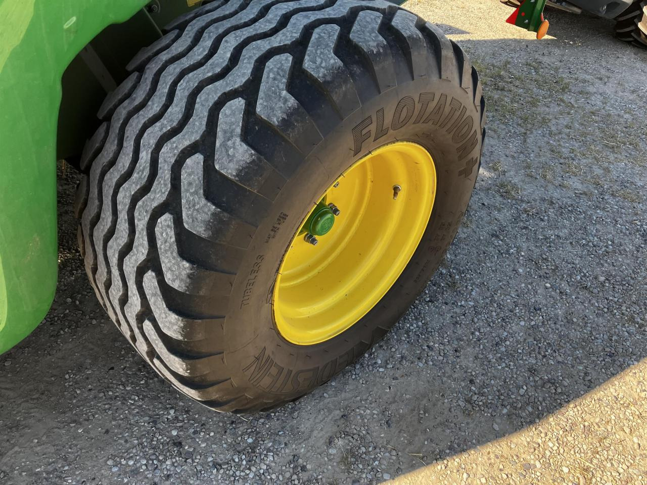 John Deere V461M MaxiCut HC13 - Baler bulat: gambar 4 John Deere V461M MaxiCut HC13 - Baler bulat: gambar 4
