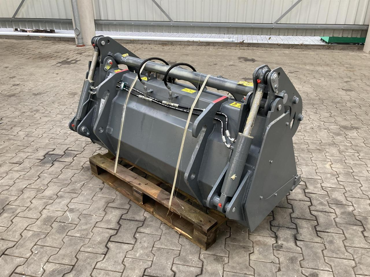 Kramer 1600 mm Silagebeißschaufel - Pemuat depan untuk traktor: gambar 2 Kramer 1600 mm Silagebeißschaufel - Pemuat depan untuk traktor: gambar 2