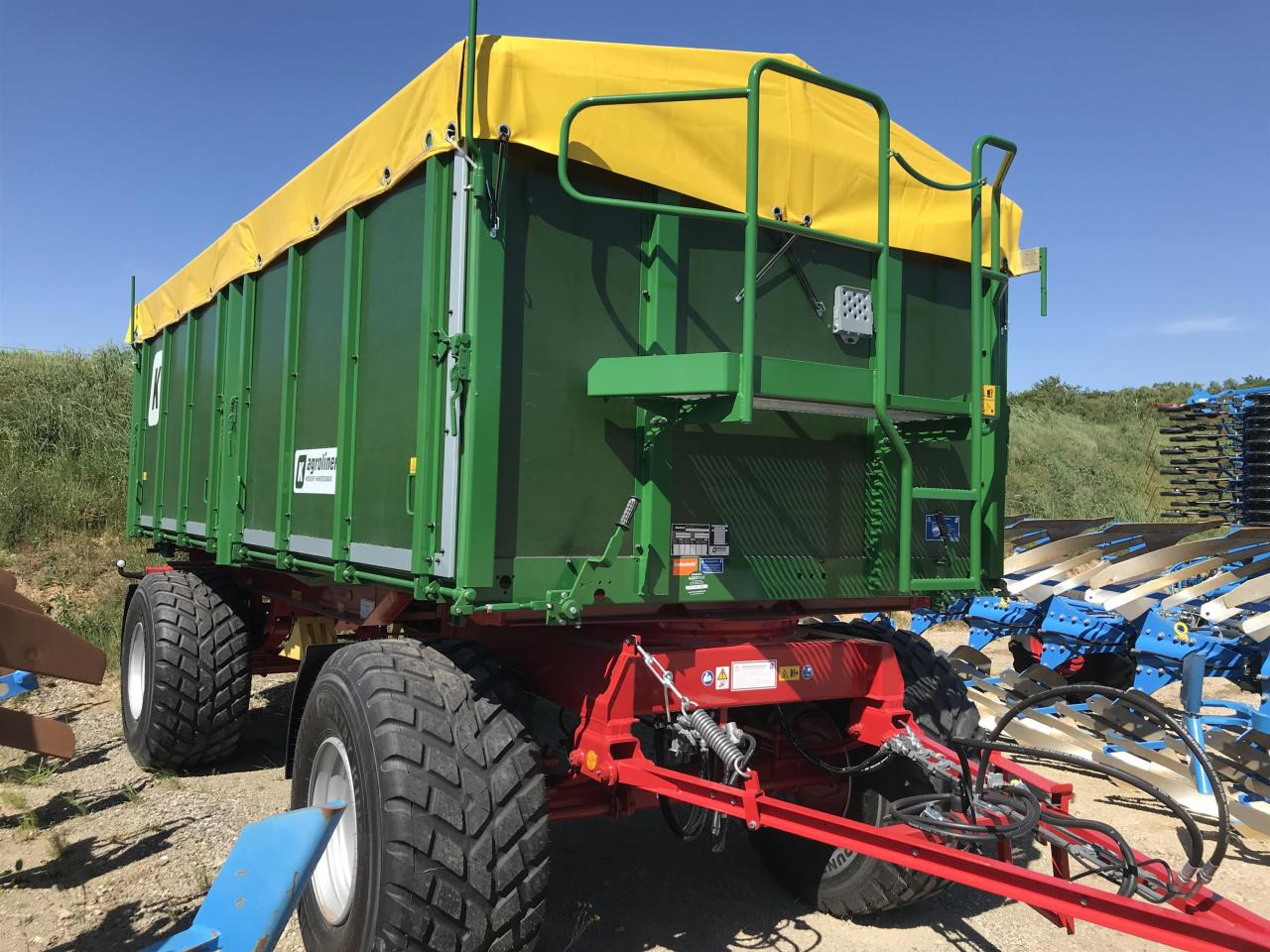 Kröger HKD 302 - Trailer jungkit: gambar 1 Kröger HKD 302 - Trailer jungkit: gambar 1