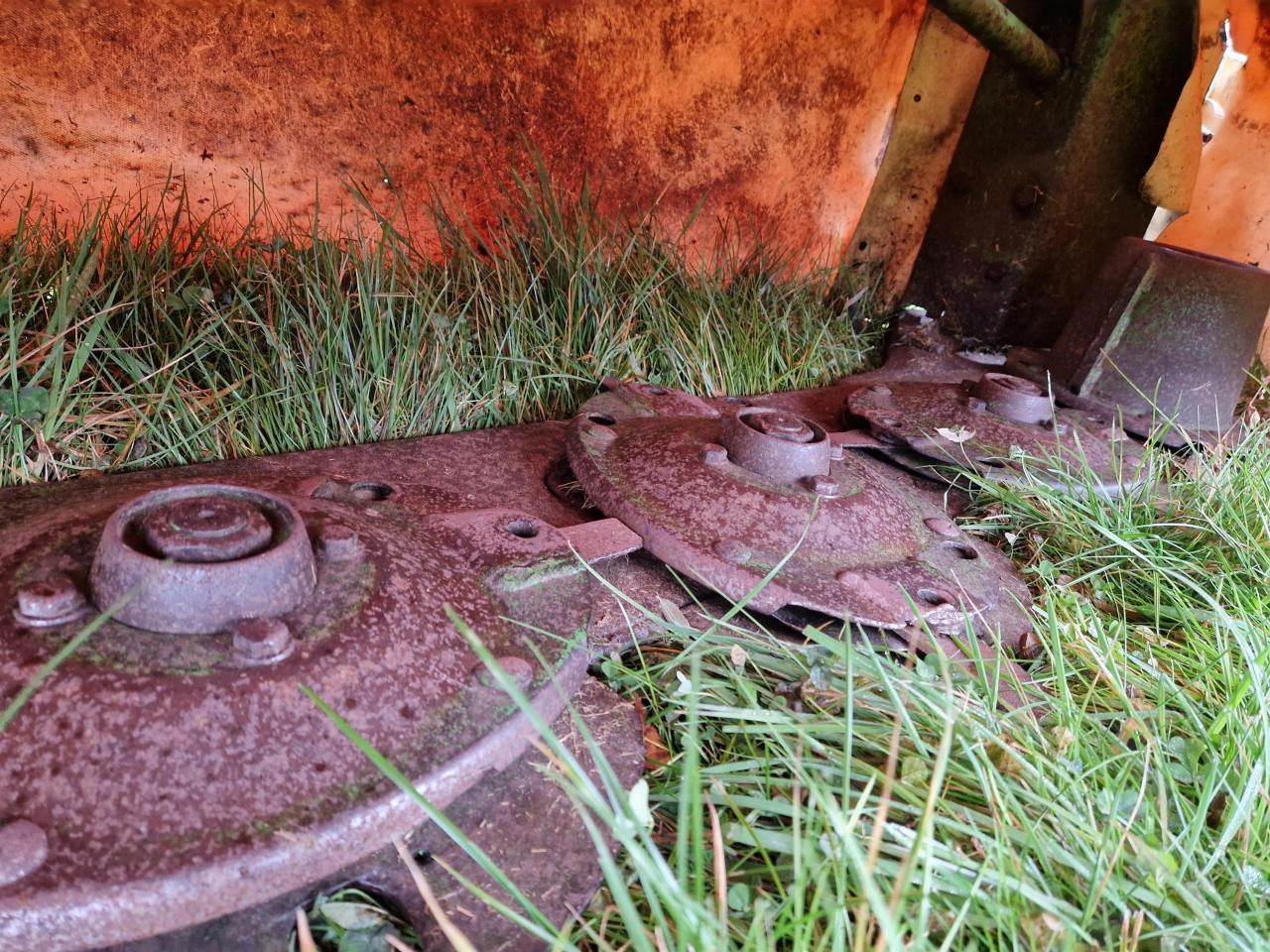 Krone AM 243S - Mesin pemotong padang rumput: gambar 4 Krone AM 243S - Mesin pemotong padang rumput: gambar 4