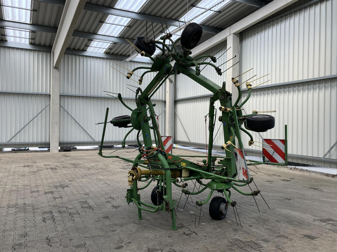 Krone KW 7.70/6x7 - Tedder/ Menyapu: gambar 1 Krone KW 7.70/6x7 - Tedder/ Menyapu: gambar 1
