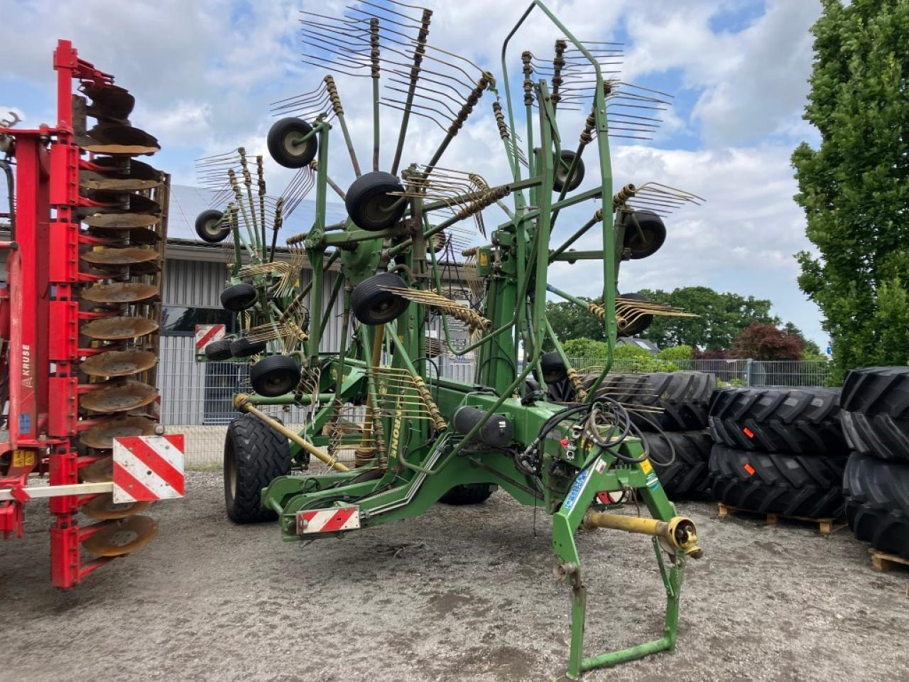 Krone SWADRO 1400 - Tedder/ Menyapu: gambar 1 Krone SWADRO 1400 - Tedder/ Menyapu: gambar 1