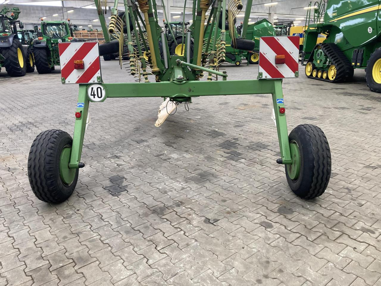 Krone Swadro 800/26 - Tedder/ Menyapu: gambar 5 Krone Swadro 800/26 - Tedder/ Menyapu: gambar 5