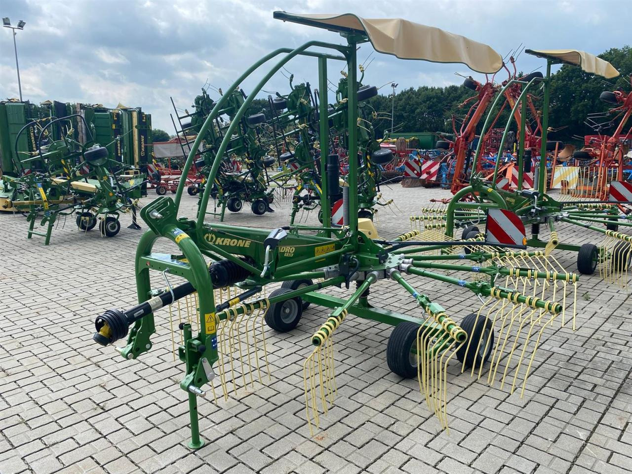 Krone Swadro S 420 - Tedder/ Menyapu: gambar 1 Krone Swadro S 420 - Tedder/ Menyapu: gambar 1