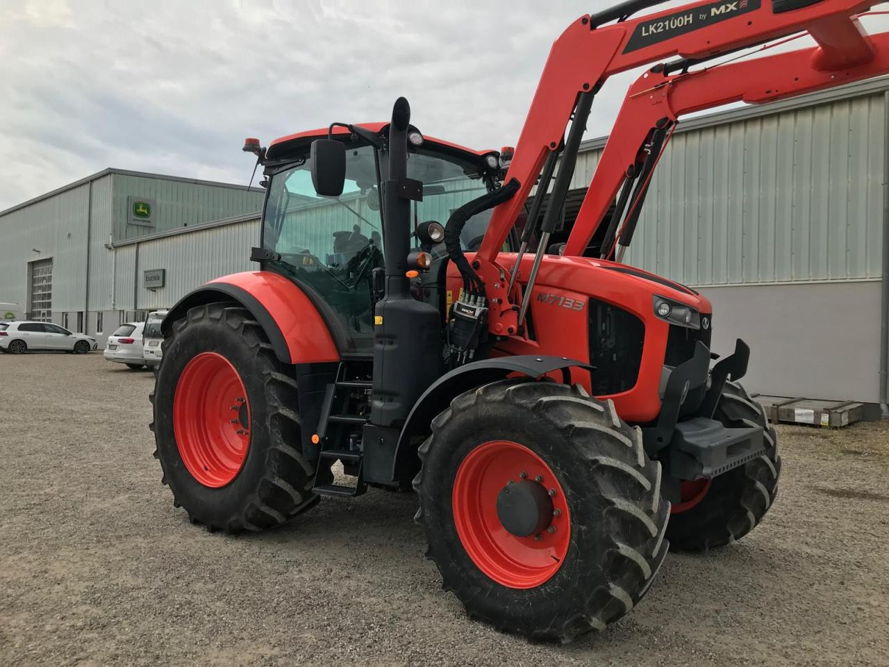 Kubota M7133 - Traktor: gambar 2 Kubota M7133 - Traktor: gambar 2