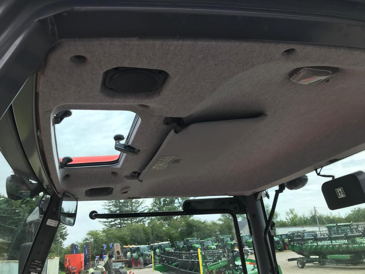 Kubota M7133 - Traktor: gambar 5 Kubota M7133 - Traktor: gambar 5