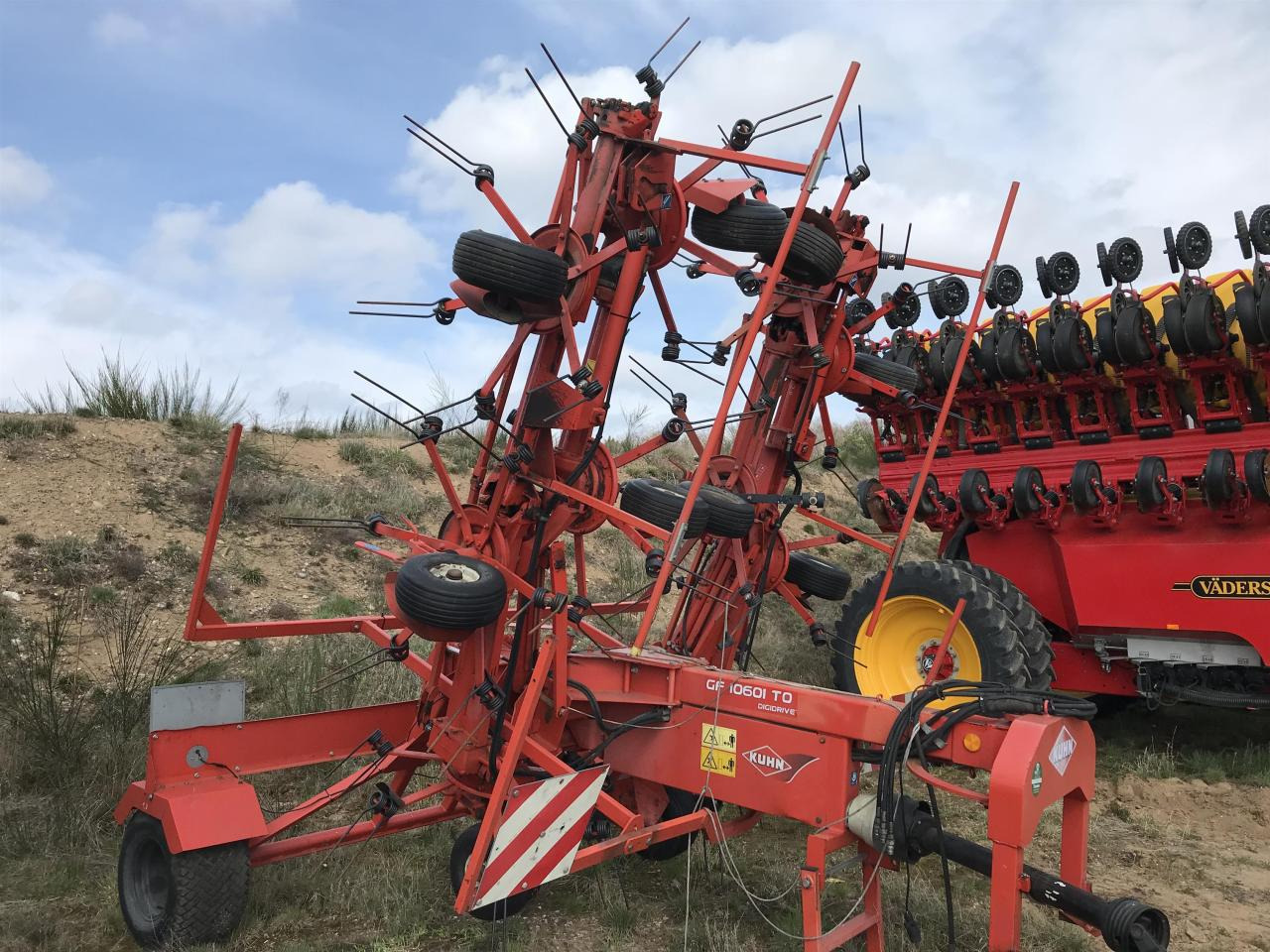 Kuhn GF 10601TO - Tedder/ Menyapu: gambar 2 Kuhn GF 10601TO - Tedder/ Menyapu: gambar 2