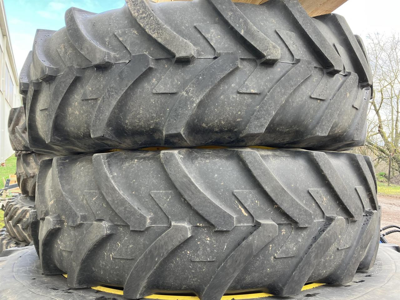 Michelin 420/85R34 - Ban untuk Peralatan pertanian: gambar 1 Michelin 420/85R34 - Ban untuk Peralatan pertanian: gambar 1