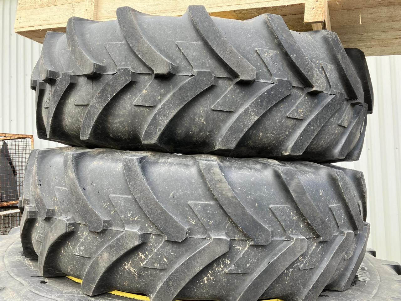 Michelin 420/85R34 - Ban untuk Peralatan pertanian: gambar 2 Michelin 420/85R34 - Ban untuk Peralatan pertanian: gambar 2