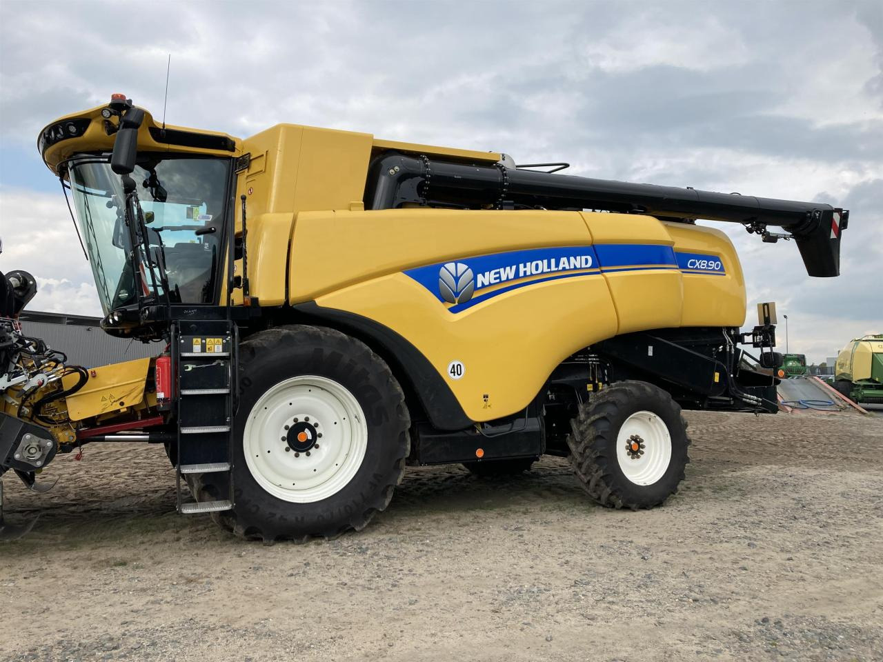 New Holland CX 8.90 - Pemanen gabungan: gambar 1 New Holland CX 8.90 - Pemanen gabungan: gambar 1