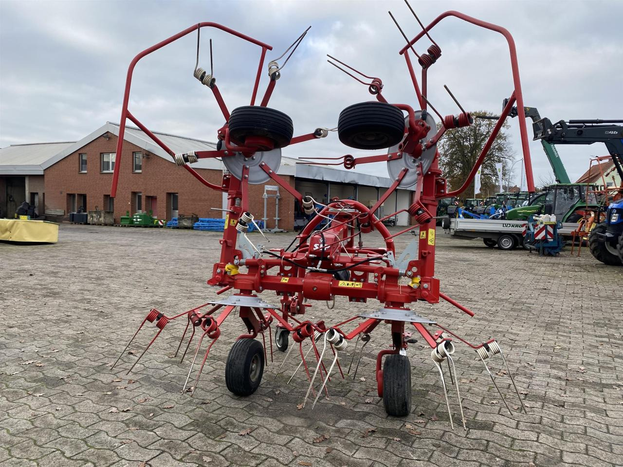 SIP Spider 400A - Tedder/ Menyapu: gambar 4 SIP Spider 400A - Tedder/ Menyapu: gambar 4