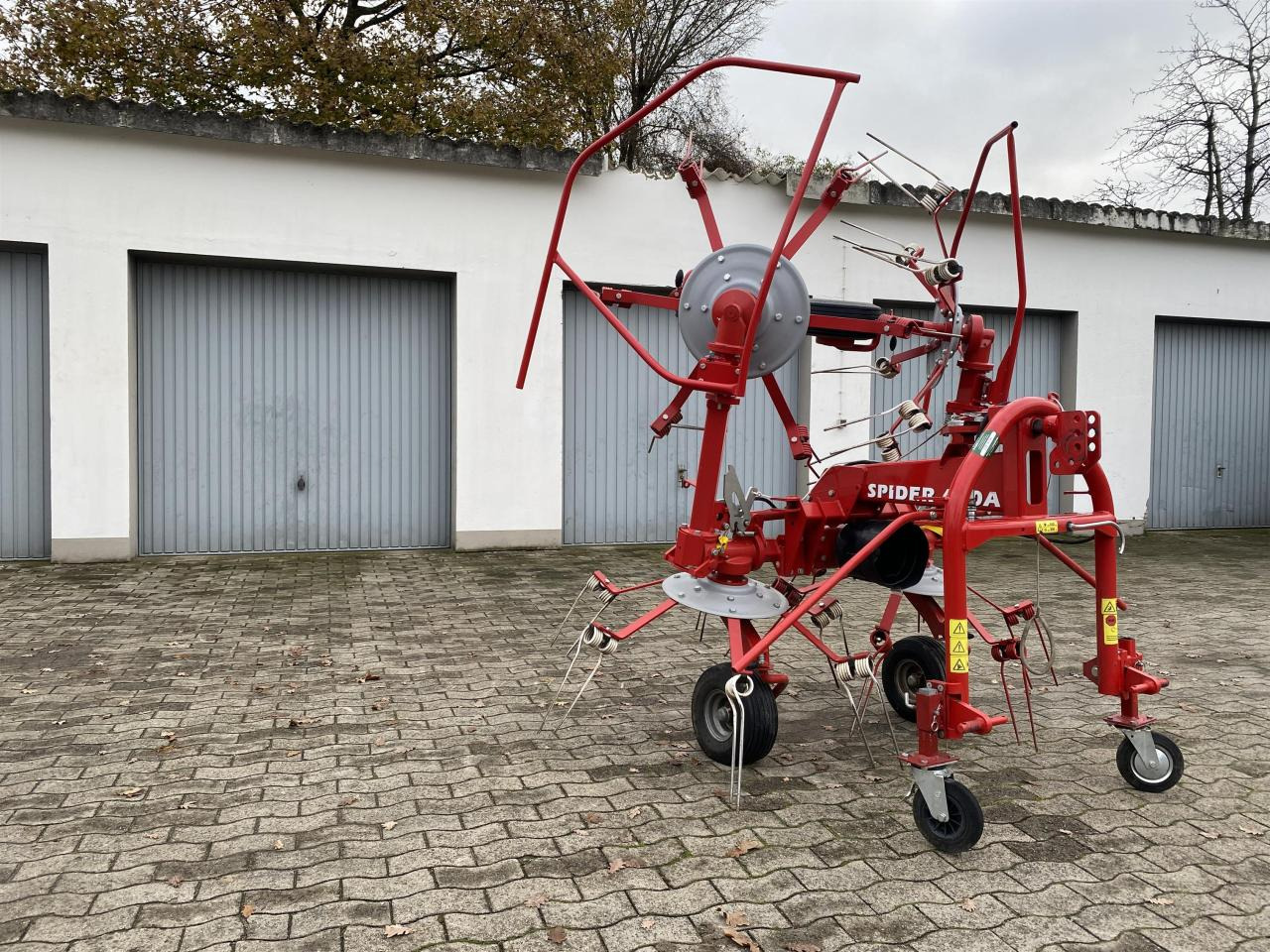 SIP Spider 400A - Tedder/ Menyapu: gambar 2 SIP Spider 400A - Tedder/ Menyapu: gambar 2