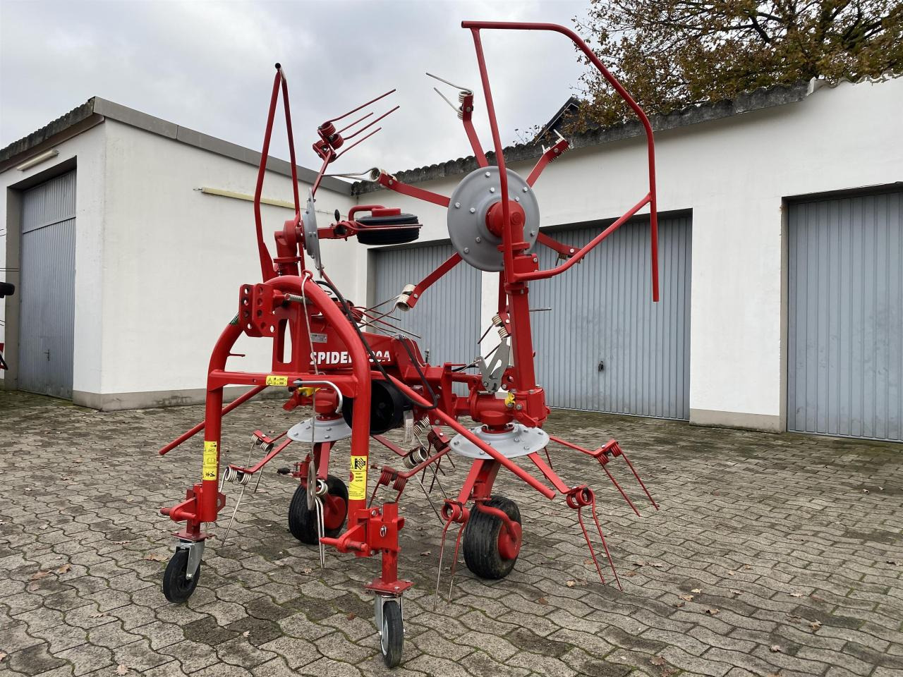 SIP Spider 400A - Tedder/ Menyapu: gambar 3 SIP Spider 400A - Tedder/ Menyapu: gambar 3