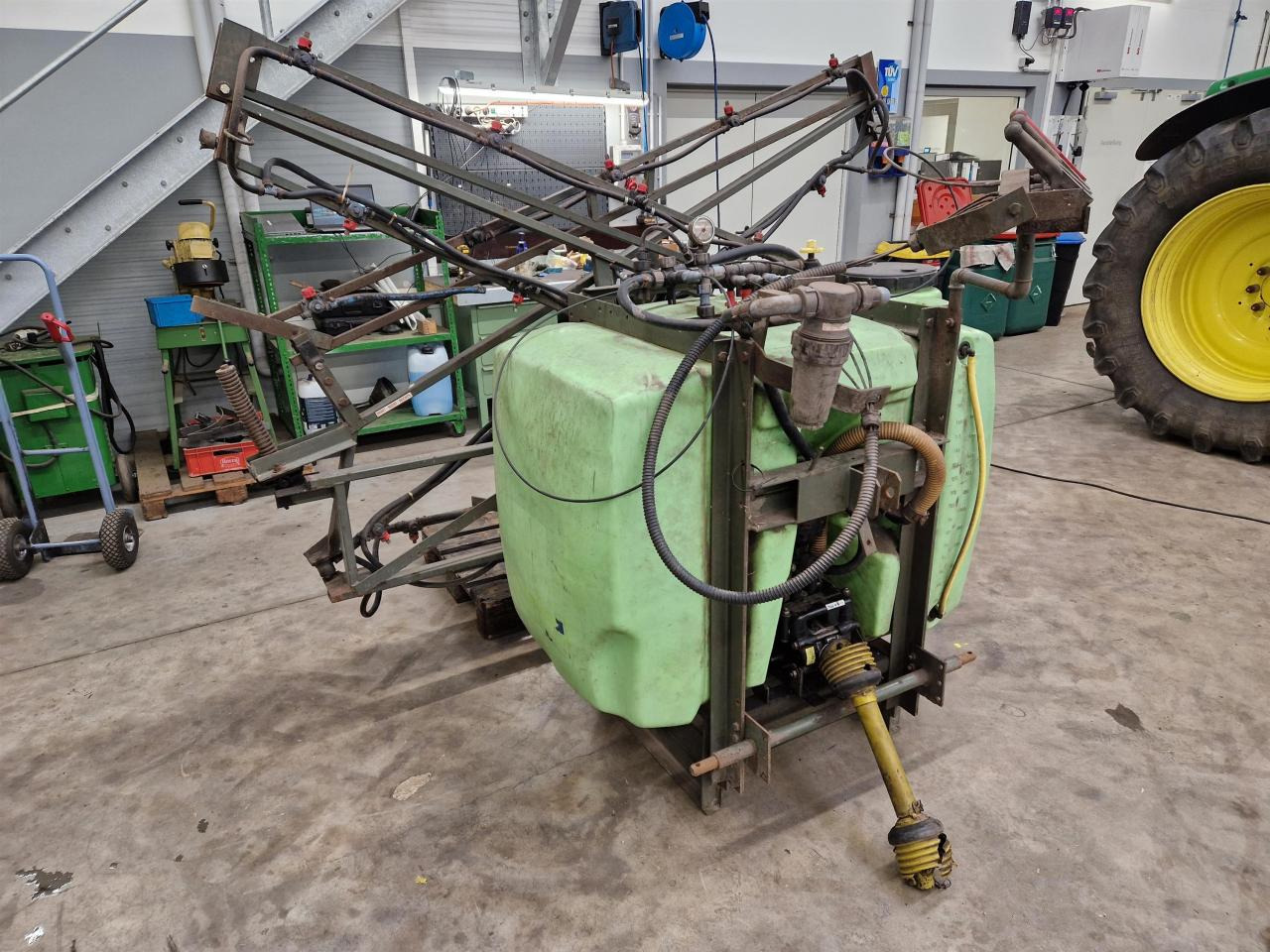 Tecnoma 800 Liter - Penyemprot traktor: gambar 1 Tecnoma 800 Liter - Penyemprot traktor: gambar 1