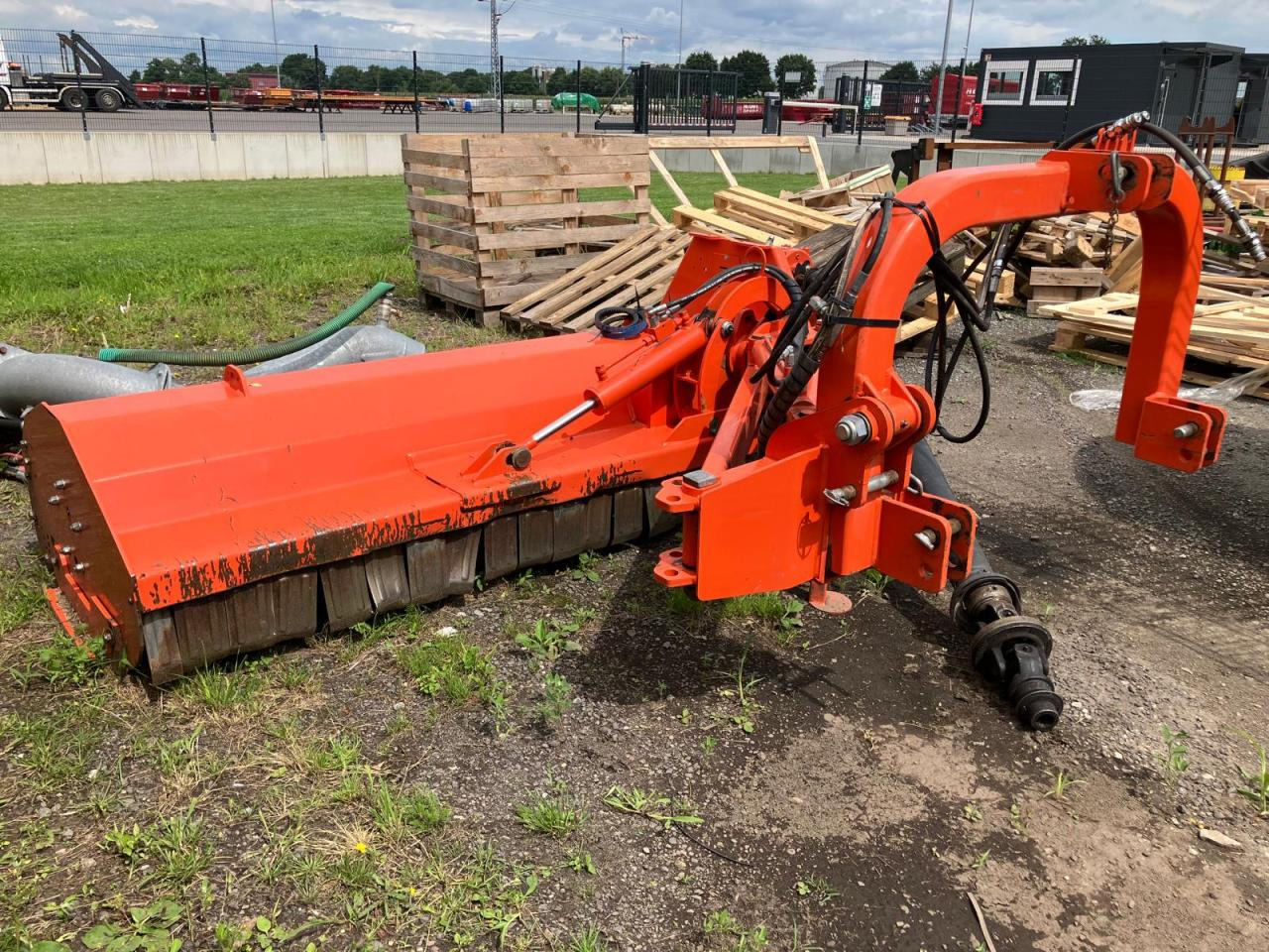 Tierre TCL 200 - Mesin pemotong chopper: gambar 1 Tierre TCL 200 - Mesin pemotong chopper: gambar 1