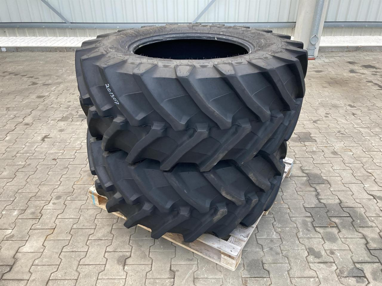 Trelleborg 540/65R28 - Ban untuk Peralatan pertanian: gambar 1 Trelleborg 540/65R28 - Ban untuk Peralatan pertanian: gambar 1