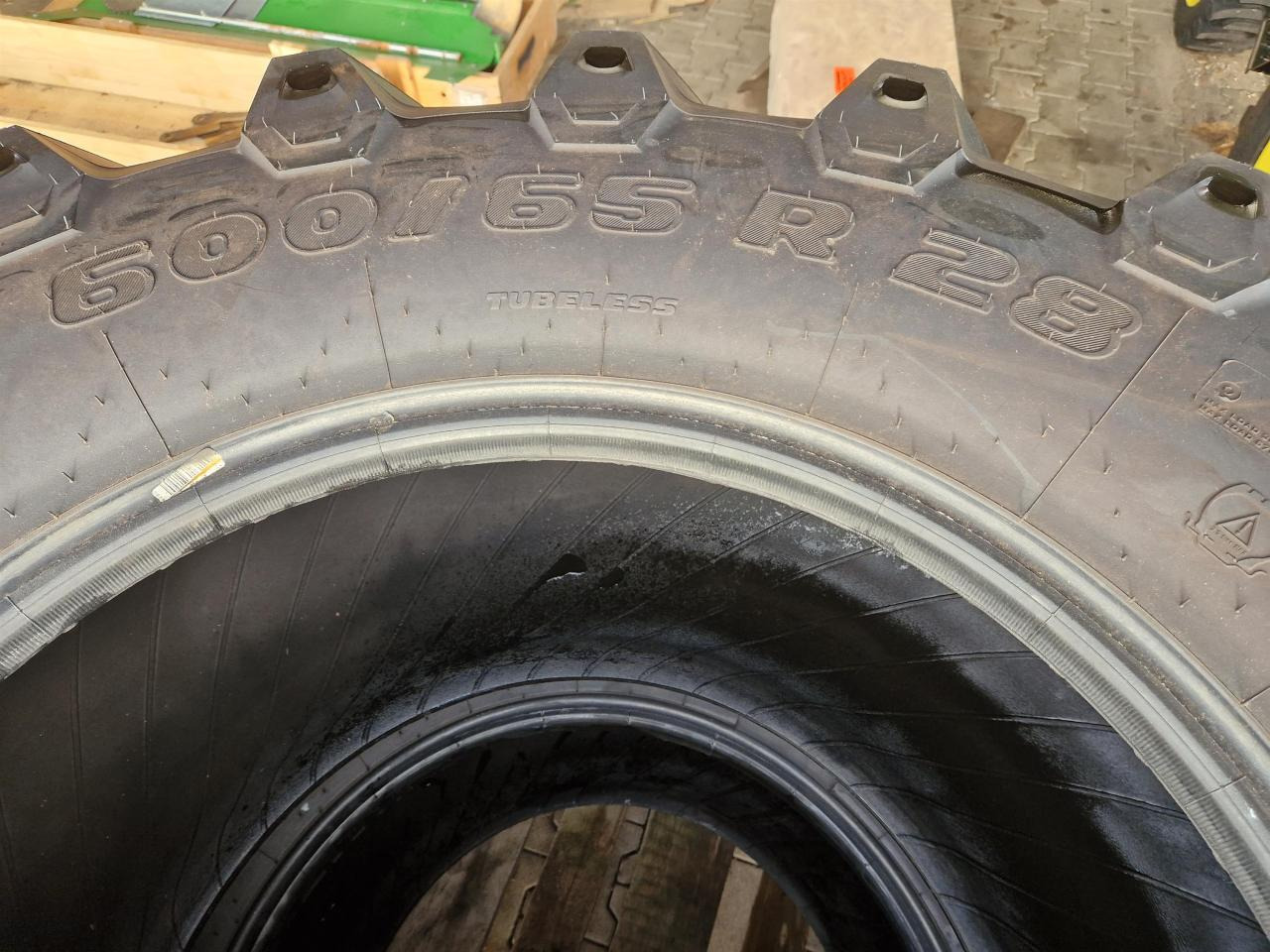 Trelleborg 600/65R28 - Ban untuk Peralatan pertanian: gambar 2 Trelleborg 600/65R28 - Ban untuk Peralatan pertanian: gambar 2