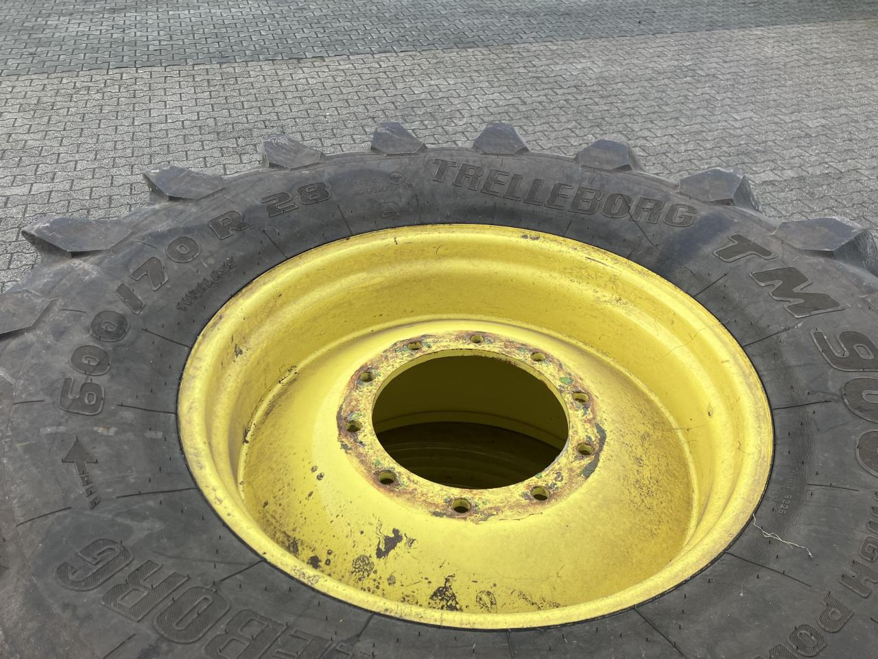 Trelleborg 600/70R28 & 650/85R38 - Ban untuk Peralatan pertanian: gambar 3 Trelleborg 600/70R28 & 650/85R38 - Ban untuk Peralatan pertanian: gambar 3