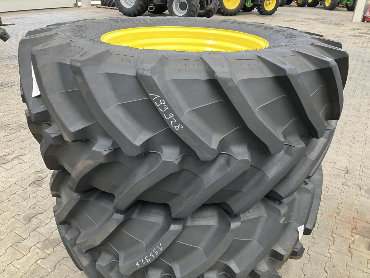Trelleborg 710/70R38 - Ban untuk Peralatan pertanian: gambar 1 Trelleborg 710/70R38 - Ban untuk Peralatan pertanian: gambar 1