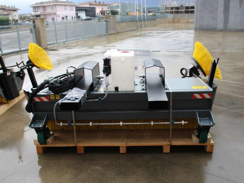 CM Crusher CSI 200 Sweeping Bucket - Sapu untuk Skid steer: gambar 1 CM Crusher CSI 200 Sweeping Bucket - Sapu untuk Skid steer: gambar 1