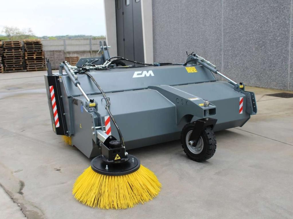 CM Crusher CSK 200 Sweeping Bucket - Sapu untuk Skid steer: gambar 2 CM Crusher CSK 200 Sweeping Bucket - Sapu untuk Skid steer: gambar 2