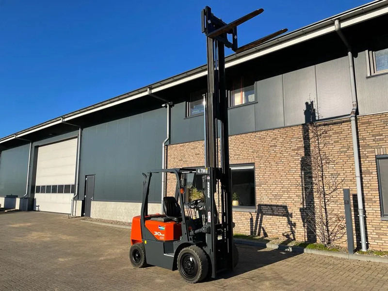 Doosan D30G Yanmar 3 ton Triplex Freelift Sideshift Diesel Heftruck 470 cm hefhoogte - Forklift diesel: gambar 2 Doosan D30G Yanmar 3 ton Triplex Freelift Sideshift Diesel Heftruck 470 cm hefhoogte - Forklift diesel: gambar 2