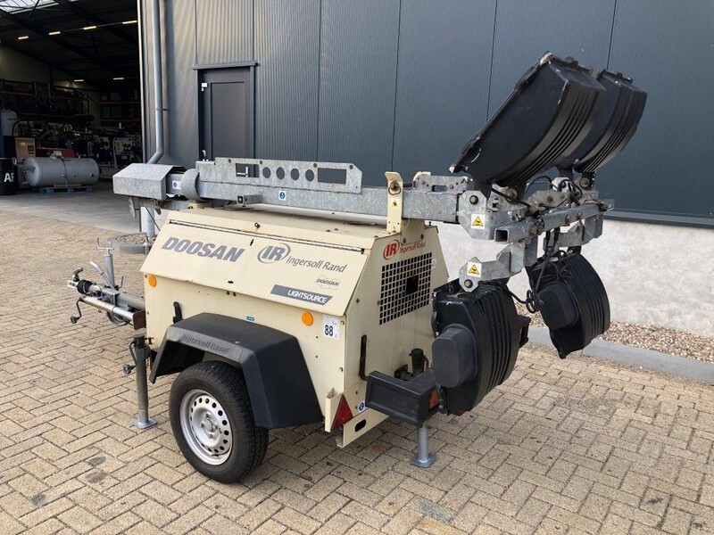 Ingersoll Rand Kubota LT6K 9 meter light tower generator - Menara penerangan: gambar 4 Ingersoll Rand Kubota LT6K 9 meter light tower generator - Menara penerangan: gambar 4