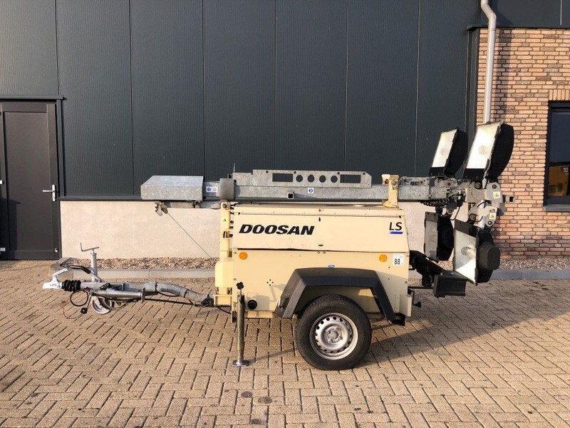 Ingersoll Rand Kubota LT6KA 9 meter light tower generator - Menara penerangan: gambar 4 Ingersoll Rand Kubota LT6KA 9 meter light tower generator - Menara penerangan: gambar 4