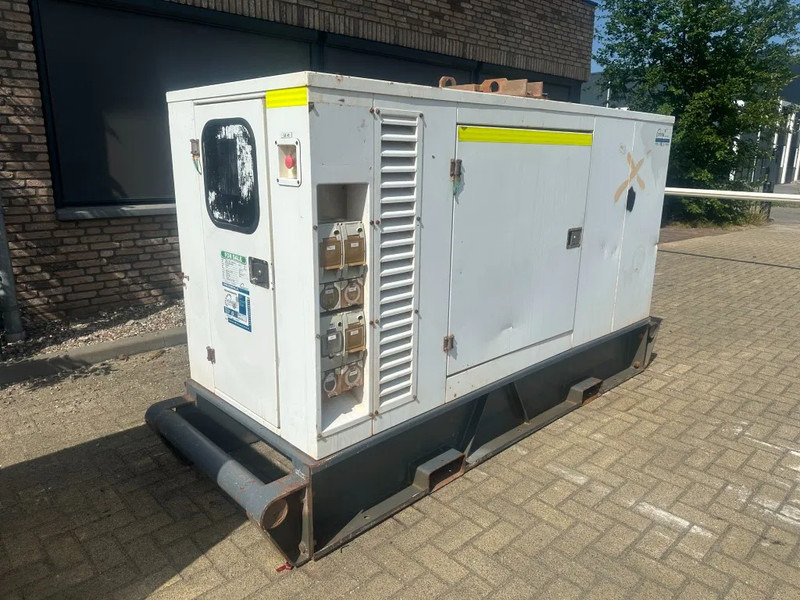 Iveco FPT NEF45 SM1A.A004 Stamford 60 kVA Silent Renrtal generatorset - Genset: gambar 5 Iveco FPT NEF45 SM1A.A004 Stamford 60 kVA Silent Renrtal generatorset - Genset: gambar 5