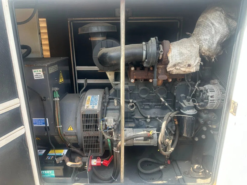 Iveco FPT NEF45 SM1A.A004 Stamford 60 kVA Silent Renrtal generatorset - Genset: gambar 3 Iveco FPT NEF45 SM1A.A004 Stamford 60 kVA Silent Renrtal generatorset - Genset: gambar 3