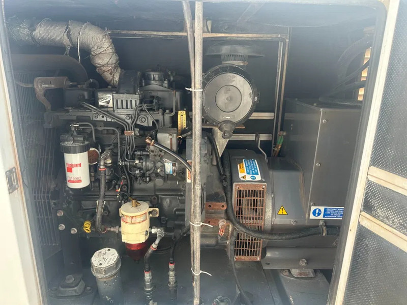 Iveco FPT NEF45 SM1A.A004 Stamford 60 kVA Silent Rental generatorset - Genset: gambar 4 Iveco FPT NEF45 SM1A.A004 Stamford 60 kVA Silent Rental generatorset - Genset: gambar 4