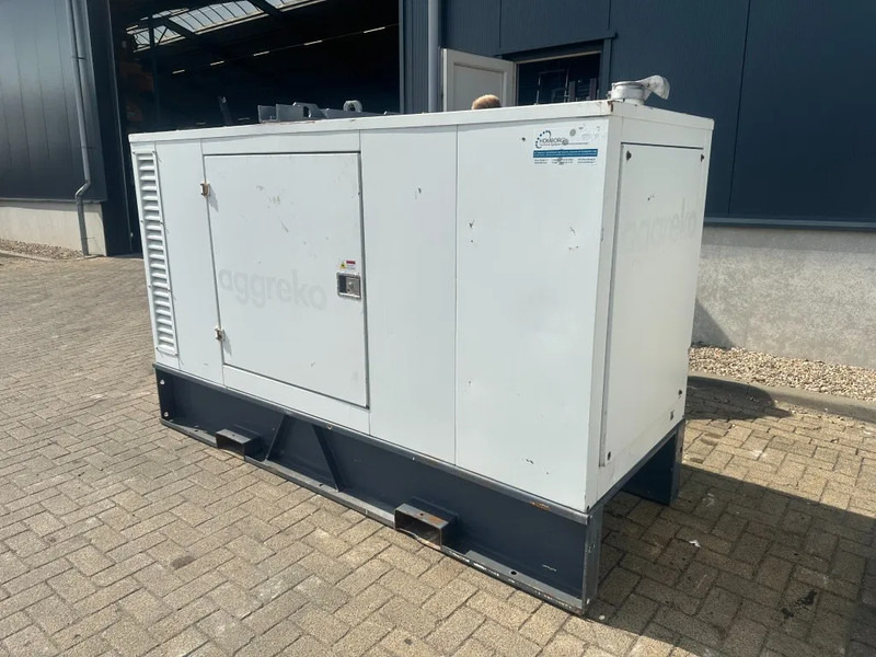 Iveco FPT NEF45 SM1A.A004 Stamford 60 kVA Silent Rental generatorset - Genset: gambar 5 Iveco FPT NEF45 SM1A.A004 Stamford 60 kVA Silent Rental generatorset - Genset: gambar 5