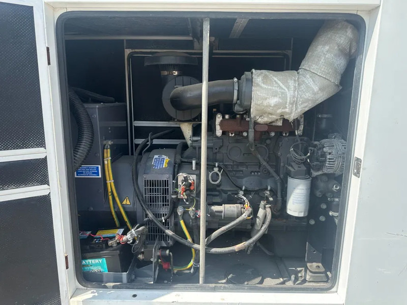 Iveco FPT NEF45 SM1A.A004 Stamford 60 kVA Silent Rental generatorset - Genset: gambar 3 Iveco FPT NEF45 SM1A.A004 Stamford 60 kVA Silent Rental generatorset - Genset: gambar 3