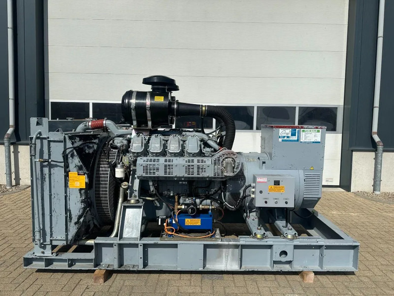 Iveco GE 8281 SRI27 00A71 Mecc Alte Spa 450 kVA generatorset ex Emergency 160 hours - Genset: gambar 1 Iveco GE 8281 SRI27 00A71 Mecc Alte Spa 450 kVA generatorset ex Emergency 160 hours - Genset: gambar 1